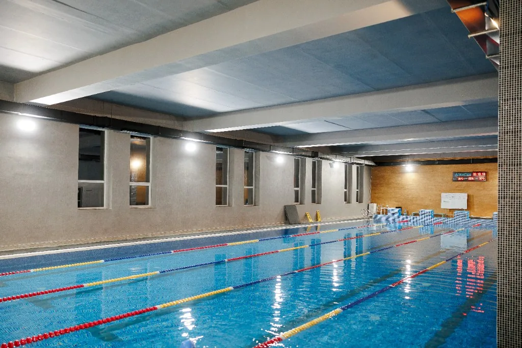 Большой бассейн 25 метров в AquaGym Актау